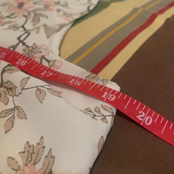 Max Studio Women's Floral Sleeveless Top Beige & Pink Sz M Cottagecore Innocent - Picture 2 of 8